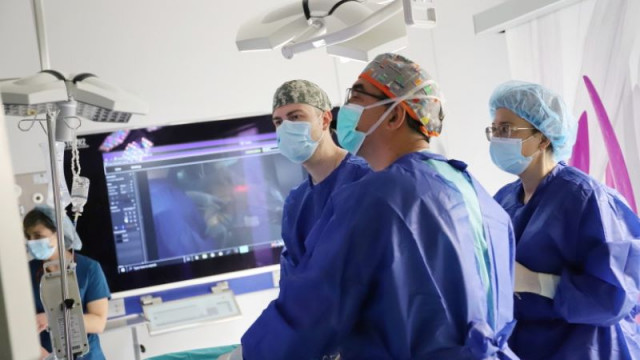 Хирурзи от Военномедицинска академия  ВМА оперираха на живо пред 250 медици от